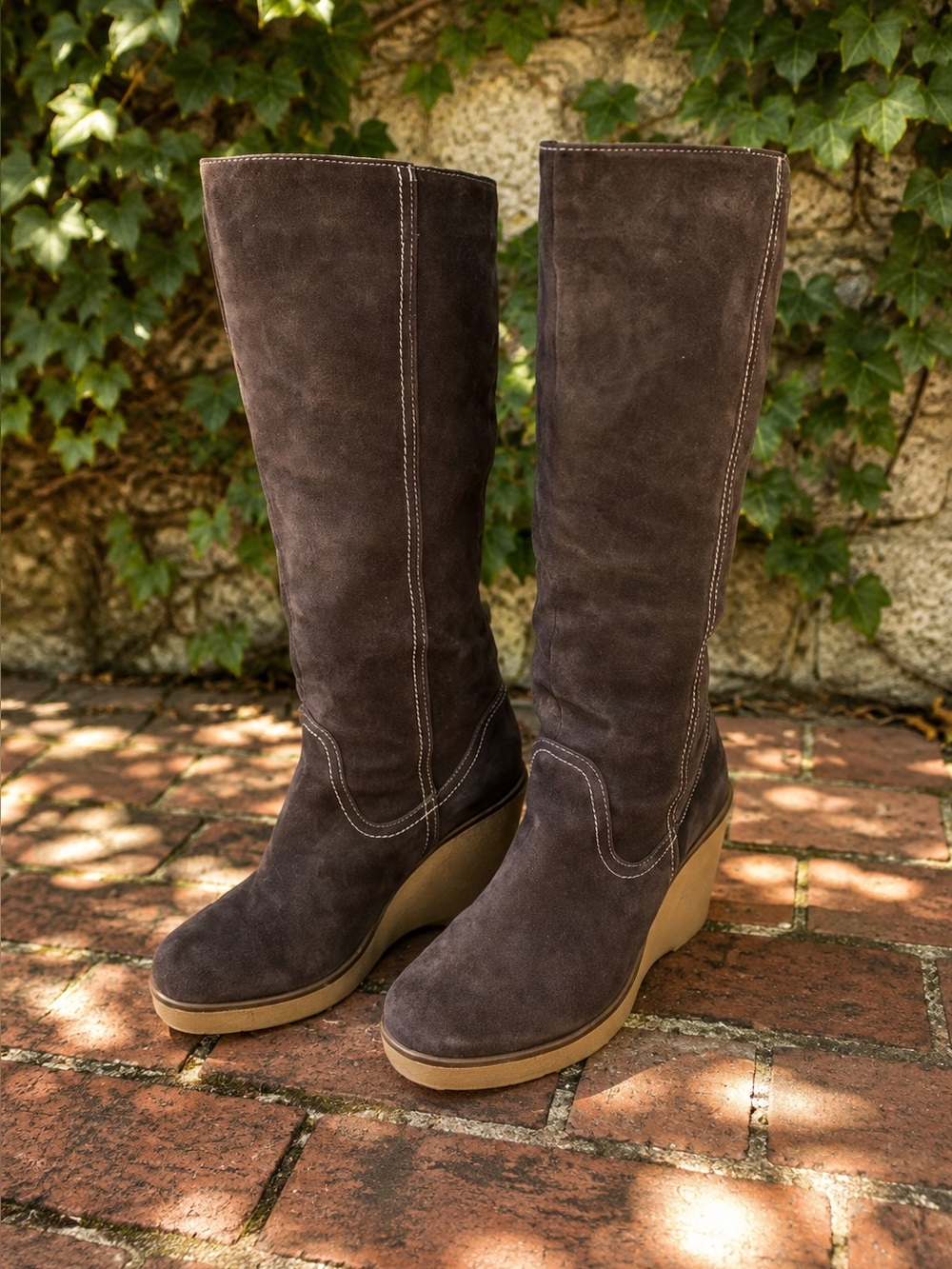 EMU AUSTRALIA Warm Brown Waratah Suede Sheepskin Sherpa Wedge Boots, 9